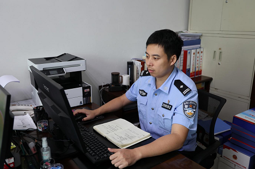 重慶銅梁：戎裝換警服 警營“老兵”初心不改
