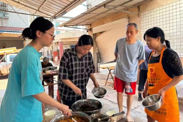 一碗愛心粥?溫暖一條街