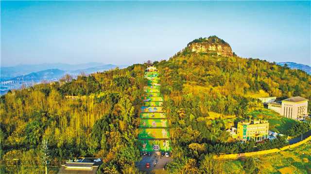 遠(yuǎn)眺龍脊嶺公園。（云陽(yáng)縣委宣傳部供圖）