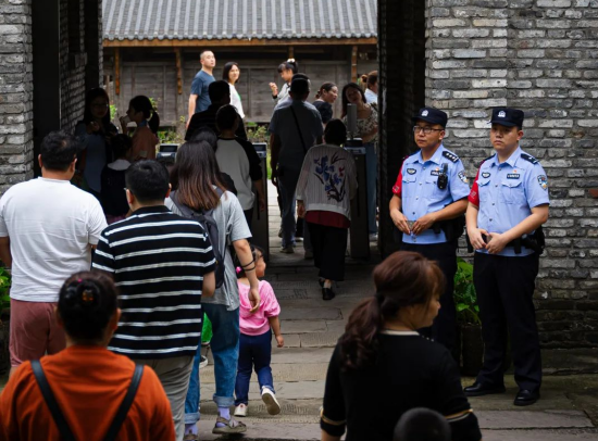 北碚警方立足公安職能護(hù)航“周末經(jīng)濟(jì)”