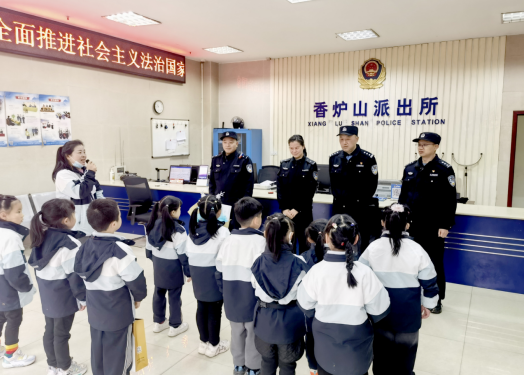 童心連警心！高新萌娃進(jìn)警營(yíng) 送上溫暖與祝福