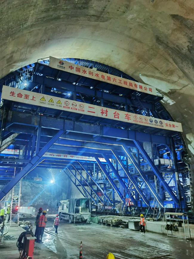 重慶地鐵4號線西延伸段首座車站封頂