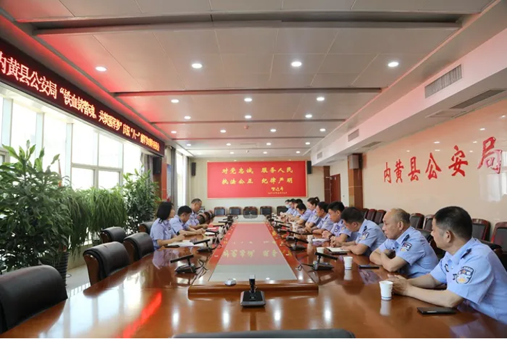 安陽市內黃縣公安局舉行“鐵血鑄警魂、共筑強軍夢”慶?！鞍艘弧苯ㄜ姽?7周年座談會